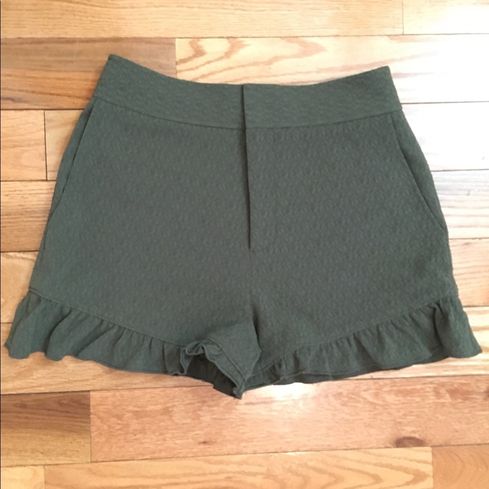 NWOT Club Monaco ruffle shorts in Army green